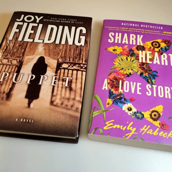 Assorted books - Picture 1 of 1